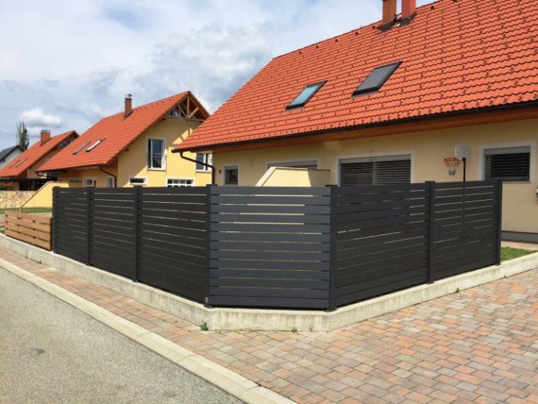 lamelna dvoriščna ograja